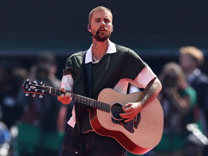 Pese al ruido generado en redes, Bieber no se pronunció públicamente sobre las críticas.