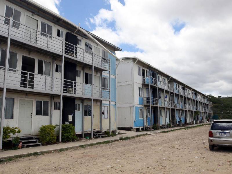 Las casas contenedores se están deteriorando, mientras el gobierno se muestra indiferente a este problema.