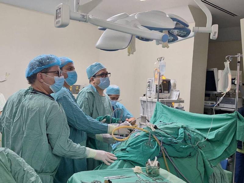 Hospital de Especialidades realiza trasplante renal con técnica laparoscópica.