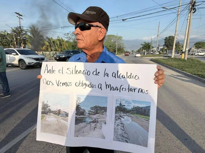 Desde tempranas horas salieron a protestar mientras la alcaldía les promete enviar maquinaria a la 1:00 pm de hoy.