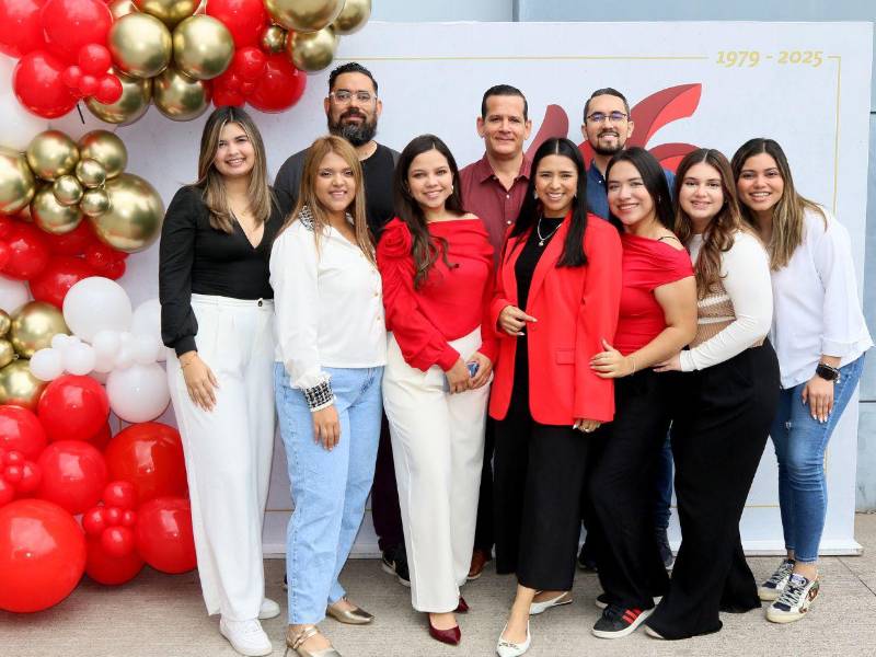 Arturo Gálvez, Eddy Montalván, Carlos Zepeda, Pamela Gutiérrez, Andrea Reyes, Ana Lucía Gómez, Norma Farías, Andrea Moncada, Valeria Ordóñez y Andrea Cruz.