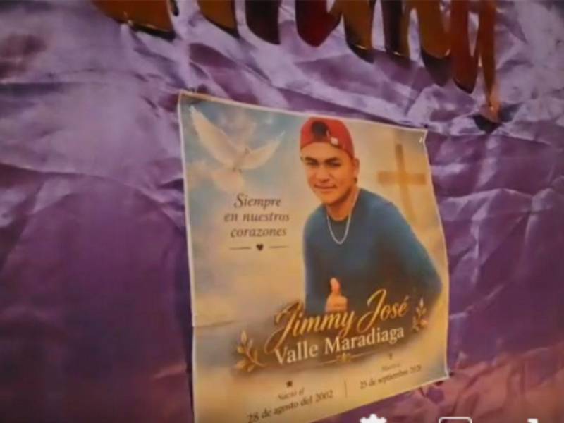 Varias personas asistieron al velatorio de Jimmy Valle Maradiaga, quien fue sepultado este domingo 27 de septiembre.