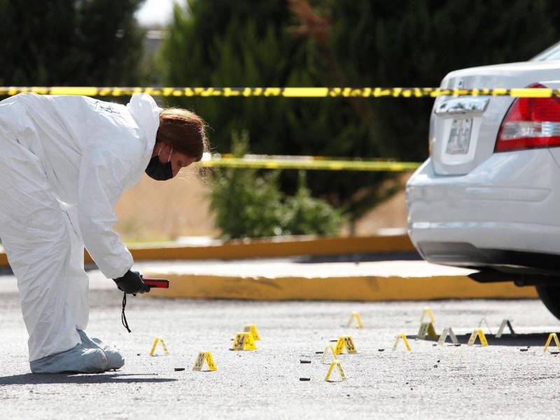 Cuatro personas, tres mujeres y un hombre, fueron asesinados el viernes por un grupo de hombres armados en un restaurante en la comunidad de Barra Vieja, en el balneario de Acapulco, estado de Guerrero.