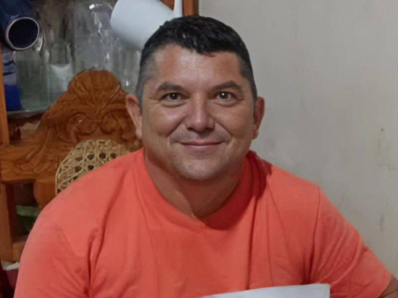 Como Alex Armando Castro fue identificado el docente que murió tras recibir varios disparos dentro de un aula de clases en Nacaome.