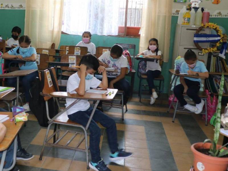 La mayoría de los estudiantes que han abandonado las aulas de clases son de primero a noveno grado, según datos oficiales.