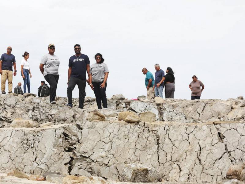 Los devastadores terremotos registrados en Venezuela han alterado geológicamente partes de la costa suroeste de la vecina isla de Trinidad, donde se ha elevado el terreno y han muerto cientos de animales marinos, exponiendo la vulnerabilidad del país ante fuertes seísmos. Las imágenes de los cambios en la costa vecina.