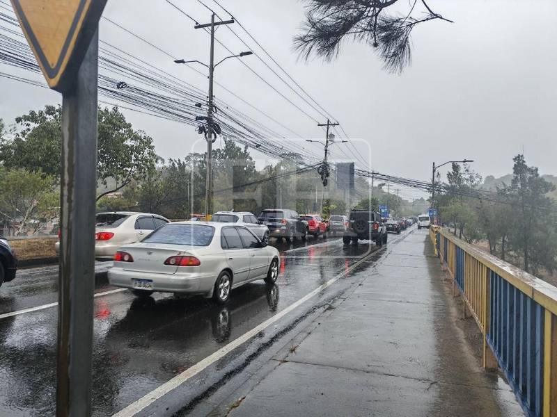 La esperada lluvia finalmente llegó este lunes a Tegucigalpa, capital de Honduras, refrescando la capital completa tras varios días de condiciones mayormente secas. Aquí las imágenes de este lunes por la mañana.