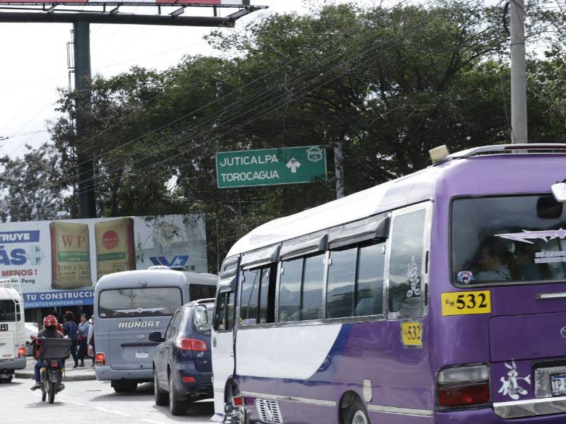 El rubro transporte anunció paro nacional si en 48 horas no reciben respuesta del gobierno sobre pagos atrasados y una revisión justa de tarifas.