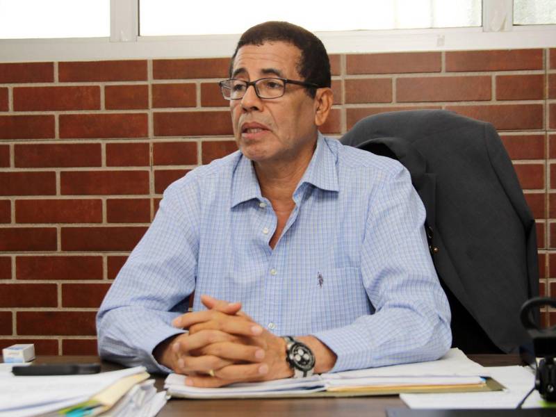 La falta de aulas y de espacios para preparar alimentos figura entre los retos del Instituto Jesús Milla Selva para iniciar en 2027 la jornada extendida con 420 estudiantes, según el director Anael Hernández