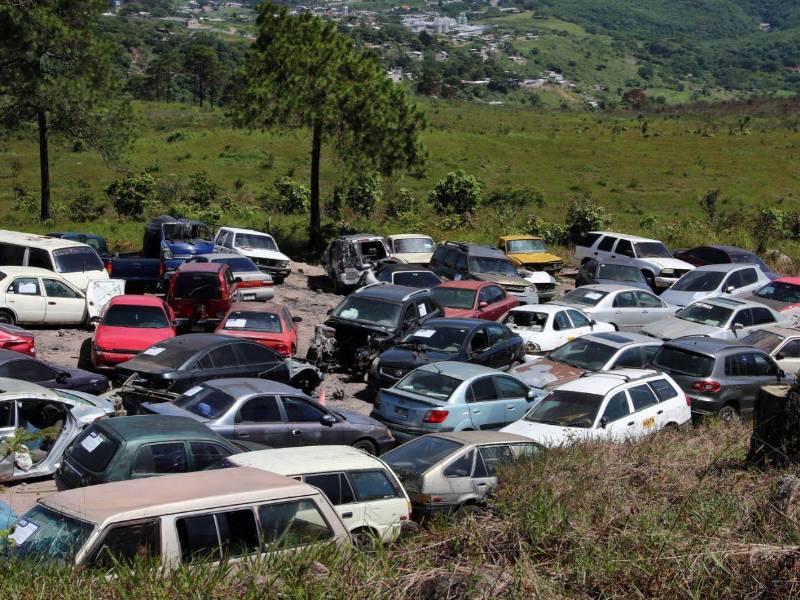 Los propietarios tienen cerca de un mes para anticiparse al vencimiento del plazo de las primeras chatarras retenidas en la capital, donde la Alcaldía contabiliza 250 vehículos y motos.