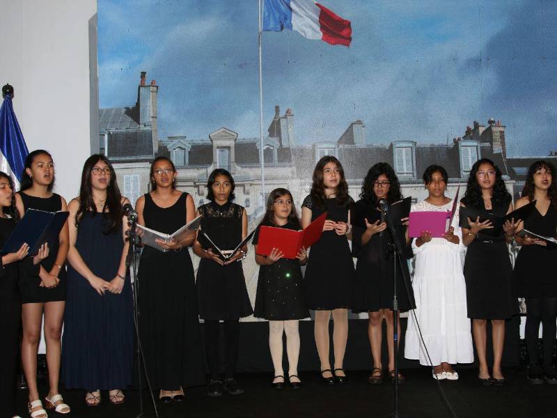 El Coro Estudiantil del Liceo Franco Hondureño durante su interpretación.