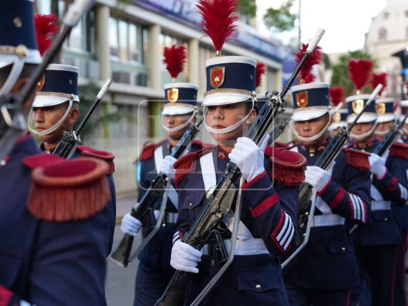 Con un despliegue militar y de cadetes dio inicio el protocolo de la gran ceremonia de traspaso de gobierno este martes -27 de enero-, en la que el presidente electo de Honduras, Nasry “Tito” Asfura, brindará sus primeras palabras como gobernante de la nación para el período 2026-2030.