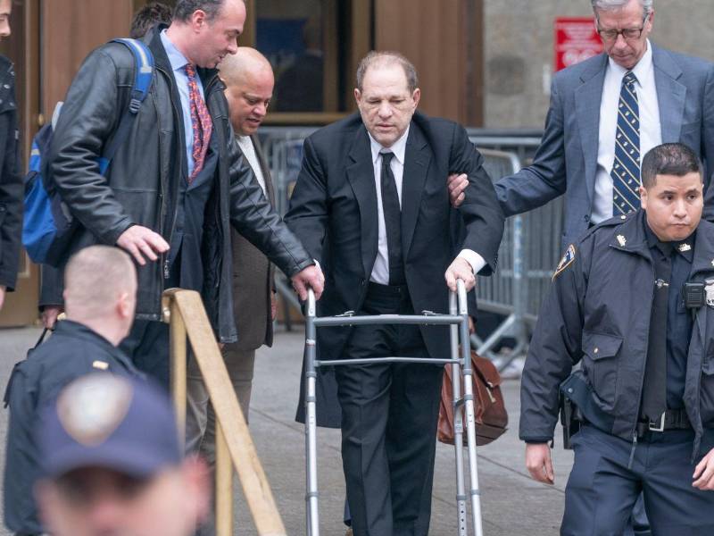 Weinstein ahora se siente mejor, nos dicen, pero todavía no está fuera de peligro, agregó el portal estadounidense en su reporte.