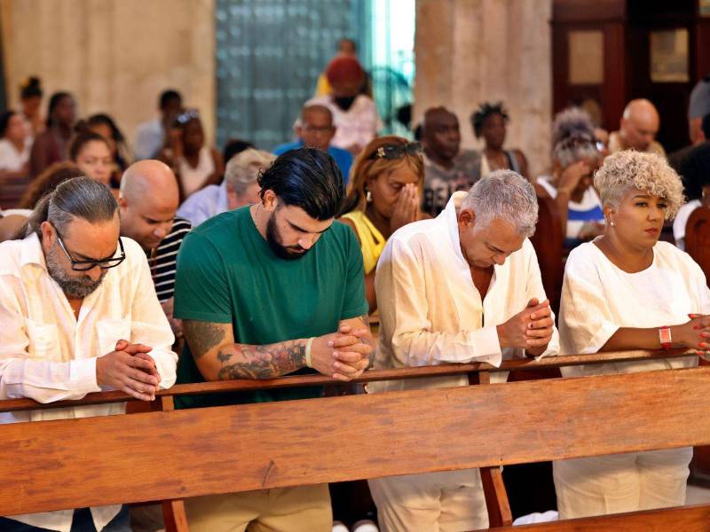 Es lastimoso (la censura). Y por la parte muy personalmente creo que cometen un error las instituciones a estas alturas del mundo de tratar de cegar y limitar el significado de Celia (...) No puedo decir mucho más porque no es un misterio y no es nada que no sepamos los que estamos claros de esta situación, afirmó Pérez a EFE.