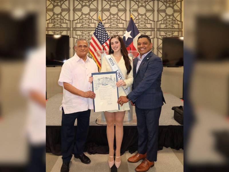 La mexicana Fátima Bosch, Miss Universo 2025, recibió un reconocimiento oficial durante su visita a Houston, Texas, donde el 20 de agosto fue proclamado como el “Fátima Bosch Day”, en homenaje a su trayectoria, liderazgo, labor filantrópica e impacto internacional.