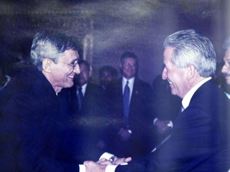 Fue ministro de Trabajo en la administración del expresidente Ricardo Maduro (2002-2006)