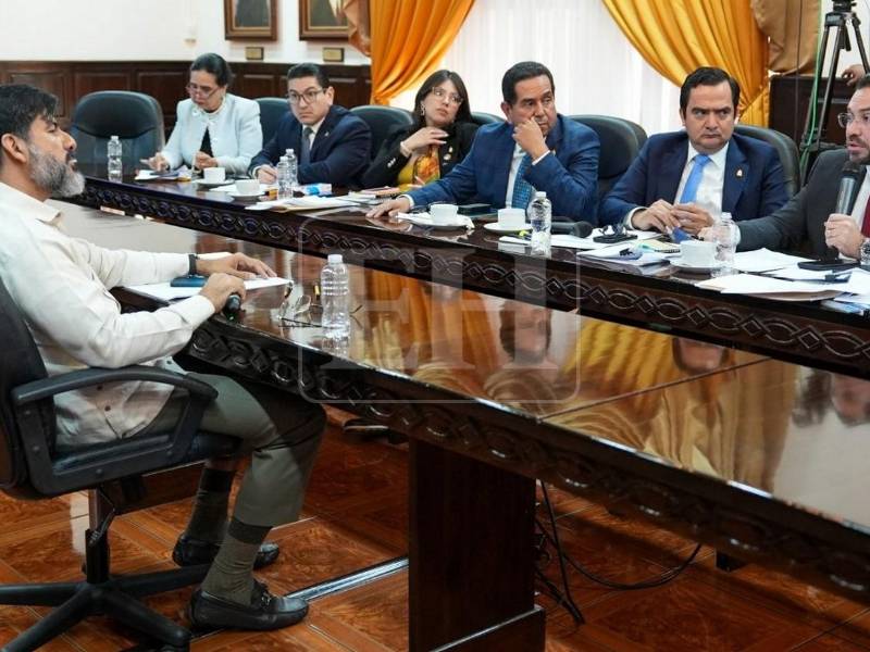 Durante la comparecencia del fiscal general suspendido estuvo marcado por cuestionamientos sobre la imparcialidad del Ministerio Público.