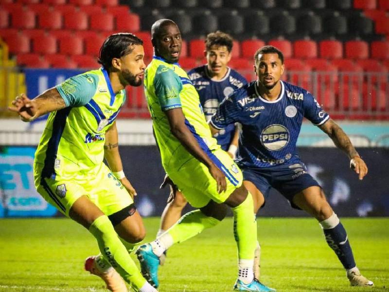 Imágenes del desarrollo del partido.