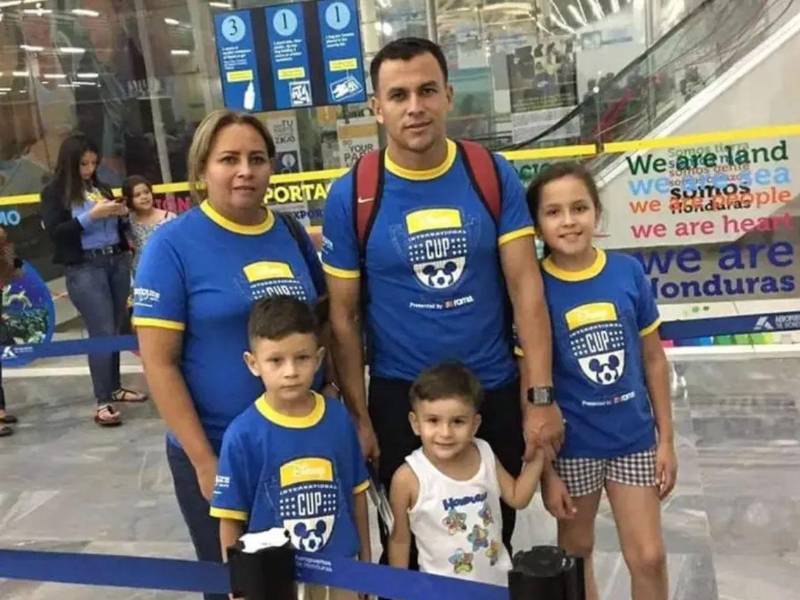 El exjugador de Motagua y Olimpia junto a su familia hace algunos años.