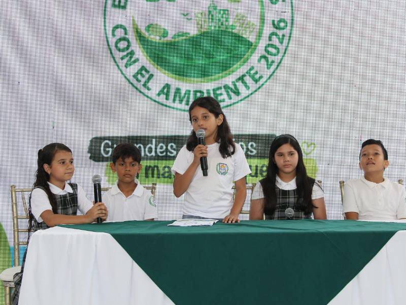 Alumnos de la Escuela Roberto Sosa impulsan un Plan Ambiental Institucional con huertos, macetas recicladas y acciones para recuperar espacios verdes junto a su comunidad educativa.
