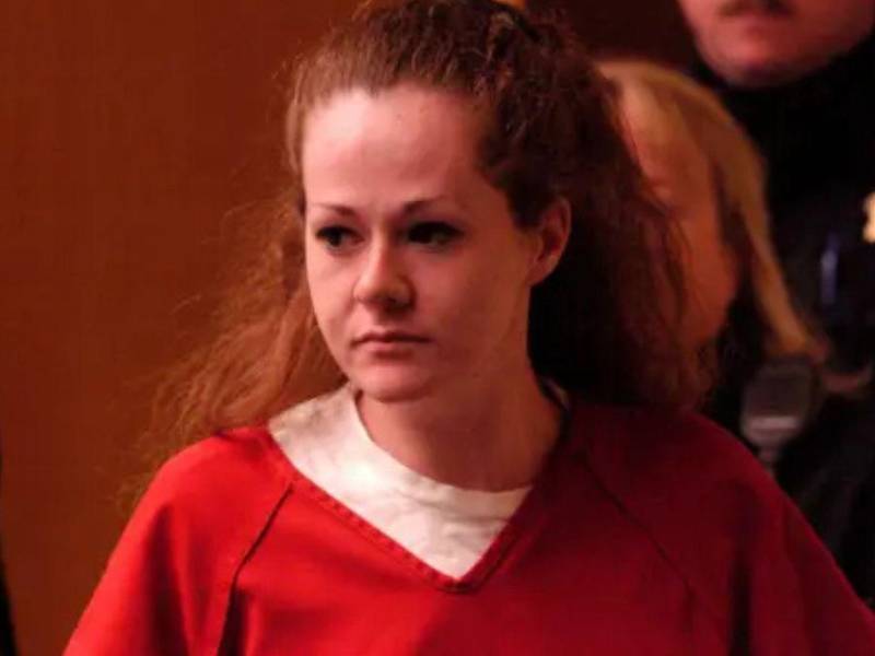 Christa Pike fue trasladada en estado crítico a un centro asistencial en Nashville, donde permanece inconsciente, intubada y conectada a un respirador.