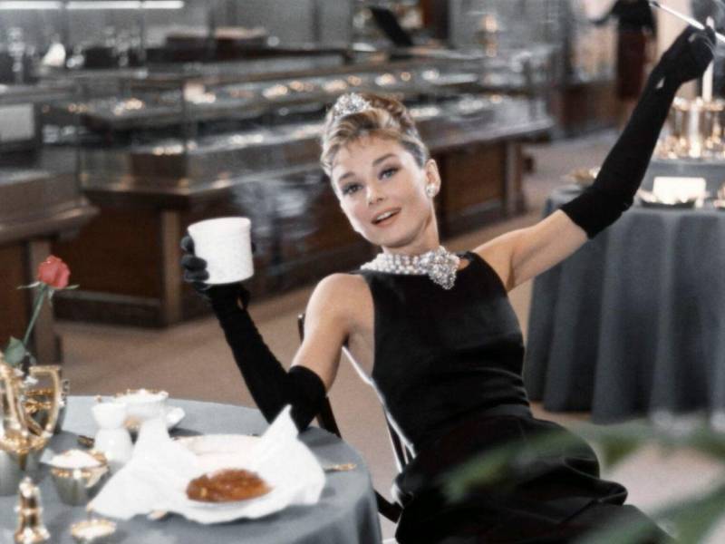 Lily Collins: El reto de dejar atrás a Emily en París para convertirse en Audrey Hepburn