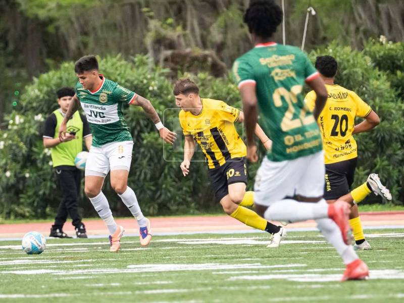 Imágenes del desarrollo del partido.