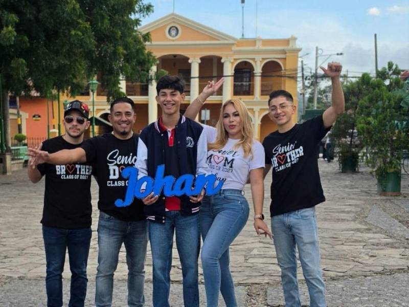 Jimmy, Milton y Johan Martínez, junto a Yessy Rodríguez y Kevin Martínez.