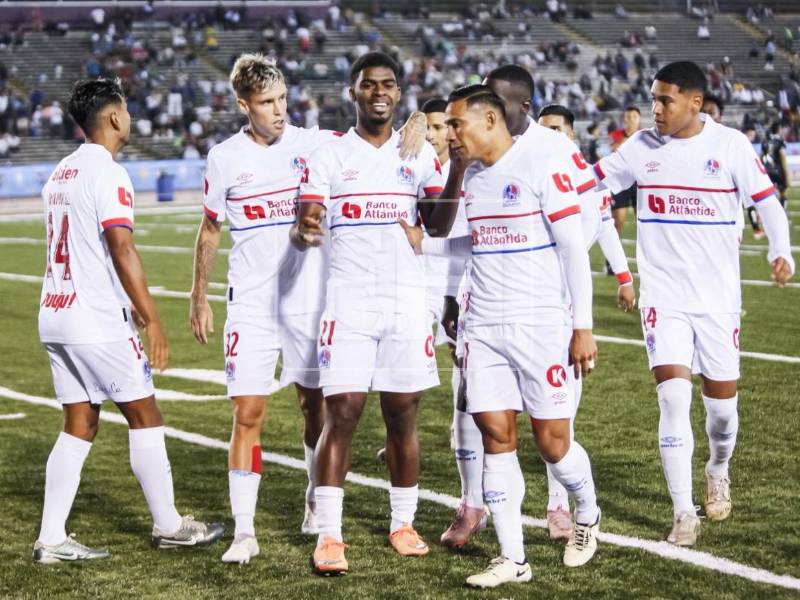 La afición del equipo Olimpia se hizo presente al estadio desde horas tempranas