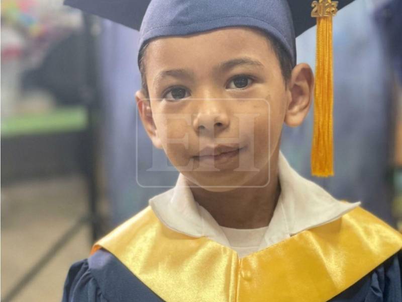 El pequeño Liam Isaac Rivera Alvarado continúa desaparecido tras caer al mar desde la embarcación ‘Mrs. Jim’, que enfrentó un fuerte oleaje mientras navegaba cerca de la comunidad de Río Plátano, en el departamento de Gracias a Dios. Aquí los detalles: