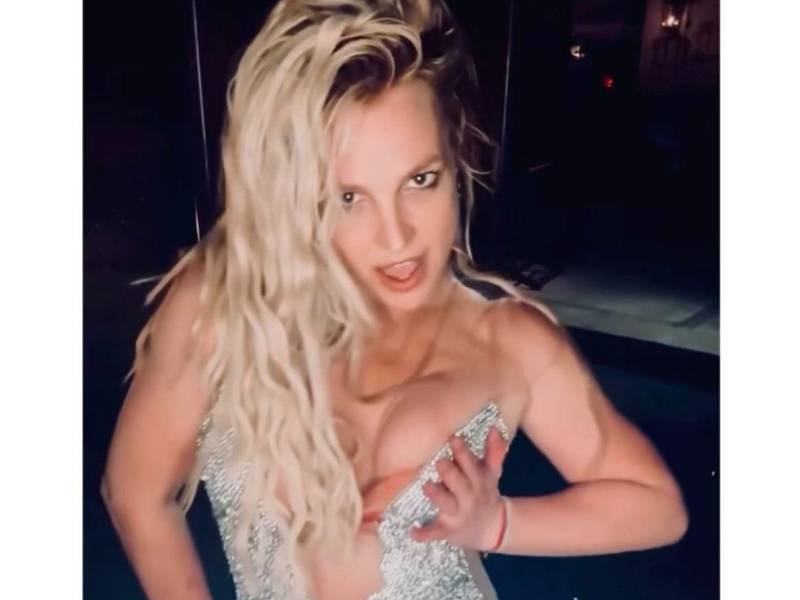 Britney Spears reaparece tras rehabilitación y protagoniza un tenso episodio con un cuchillo en un restaurante.