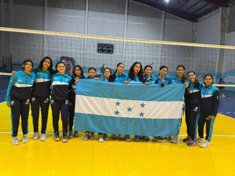 La Selección Nacional Femenina Sub-15 de Voleibol que representará a Honduras en la Copa Centroamericana en Managua, Nicaragua.