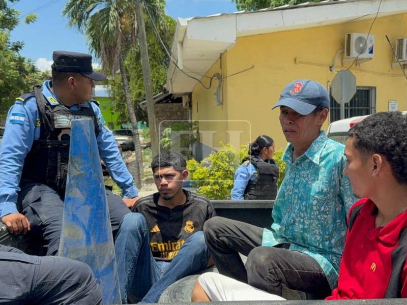 En el sector Rivera Hernández de San Pedro Sula se vivió un enfrentamiento armado entre agentes del orden que fueron emboscados por miembros de la Pandilla 18. Más detalles a continuación.