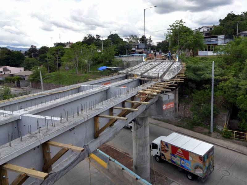 El ministro de la SIT, Aníbal Ehrler, informó que esta semana comenzaron los trabajos en la nueva rampa del puente, como parte de las intervenciones para recuperar la circulación en el sector.