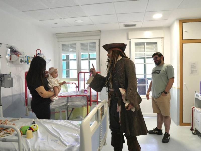 Depp sorprendió a todos al visitar un hospital infantil caracterizado como Jack Sparrow, uno de sus roles más icónicos.
