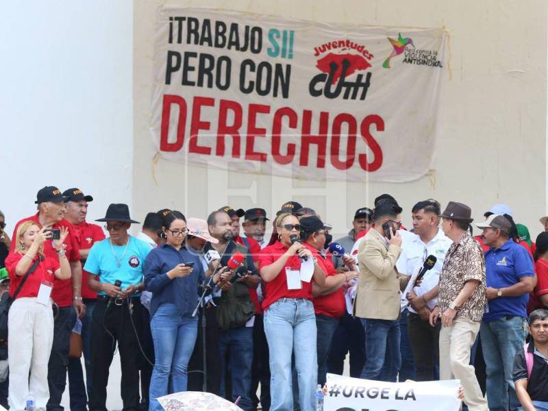 La movilización por el Día Internacional del Trabajador concluyó este viernes 1 de mayo en la cancha acústica del centro histórico de la capital.