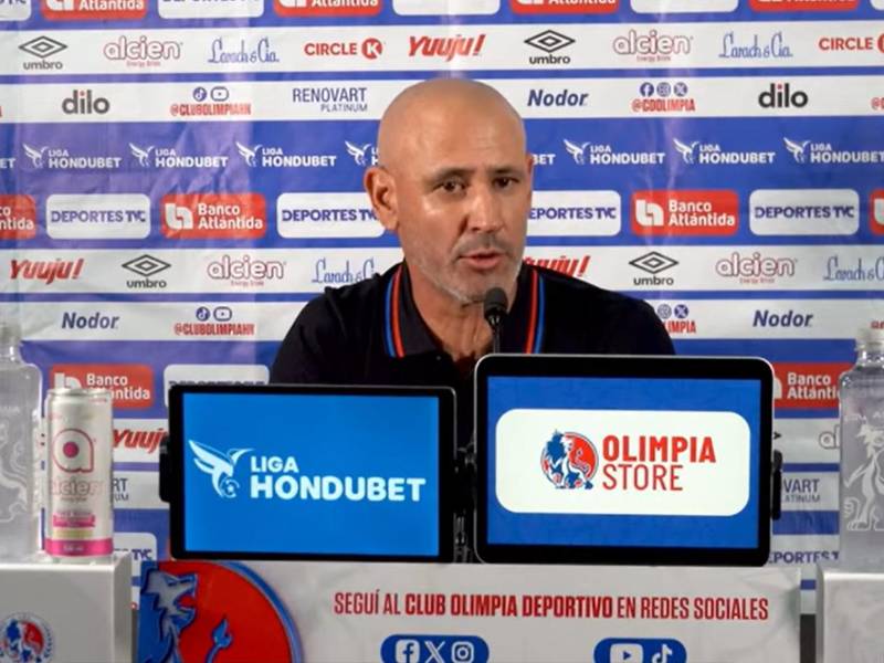 Eduardo Espinel nuevamente salió molesto contra el arbitraje.