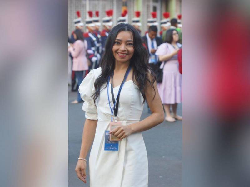 La vida de la periodista Mariela Flores, de apenas 32 años, se apagó la noche del miércoles 6 de mayo, tras luchar contra una delicada enfermedad. La noticia de su muerte ha sacudido al gremio periodístico, por lo que reconocidos medios locales y comunicadores le han rendido tributo a su memoria. A continuación los detalles.