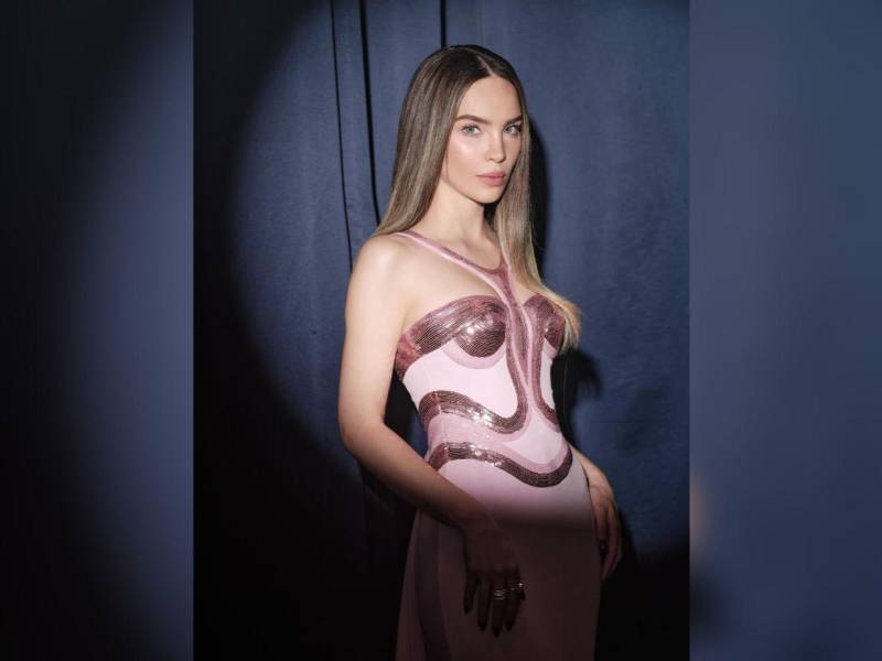 Belinda Peregrín Schüll nació el 15 de agosto de 1989 en Madrid, España, y más tarde se nacionalizó mexicana. Tiene 35 años de edad actualmente. Su padre es español (Ignacio Peregrín) y su madre es de origen francés-español (Belinda Schüll).