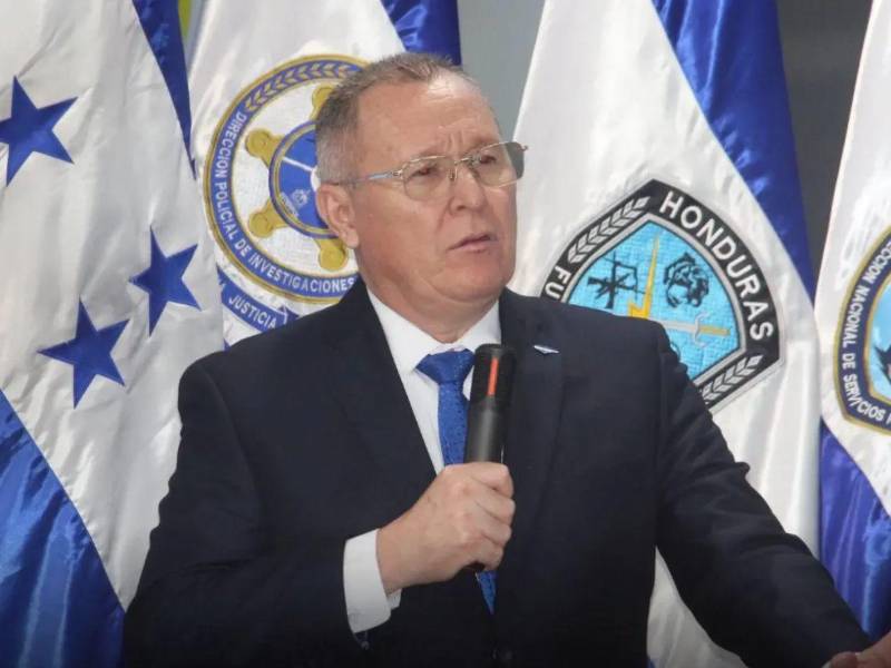 El ministro de Seguridad, Gerzon Velásquez, se reunió con Karim Faraj y miembros de la Cámara de Comercio e Industria de Tegucigalpa.