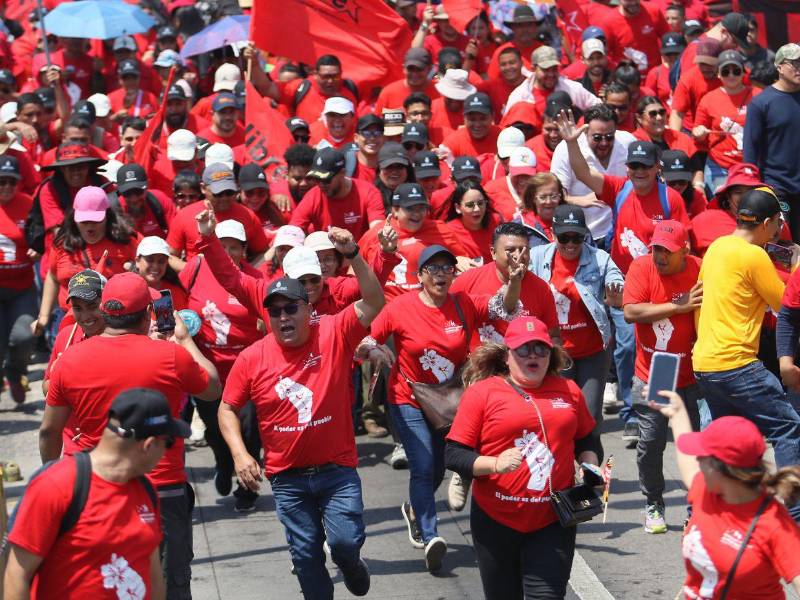 Los sindicatos asistieron a la marcha de forma tranquila, y resguardados por la Policía Nacional.