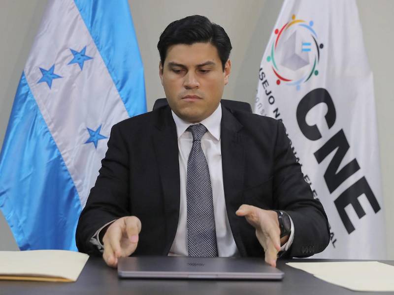El consejero Electoral del CNE, Marlon Ochoa, durante una rueda de prensa este martes, en Tegucigalpa.