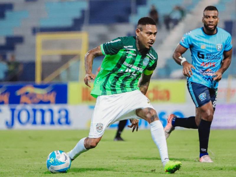 Imágenes del desarrollo del partido.