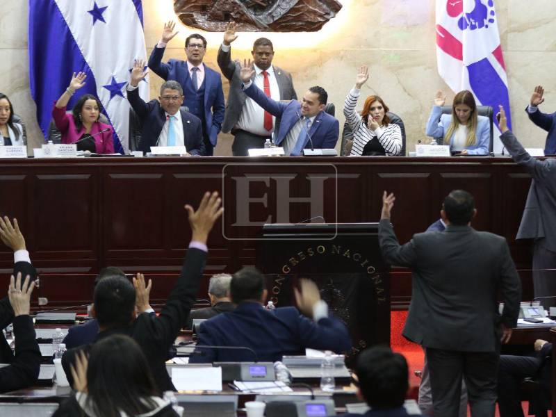 Gobierno garantiza ajuste salarial a docentes con incremento al presupuesto educativo.