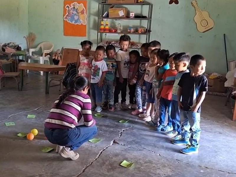 Es importante destacar que muchos de los centros educativos o espacios donde se imparten clases son centros comunales y hasta casas particulares.