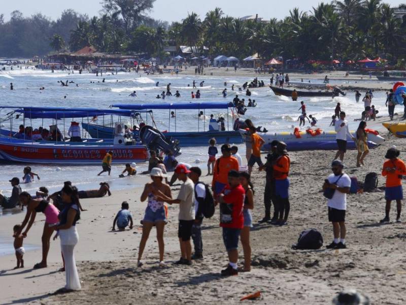 Los turistas que vienen del extranjero visitan en su mayoría las playas hondureñas.