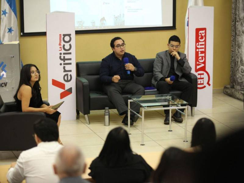 Carlos Girón y Eduardo Domínguez en el módulo de deepfakes.