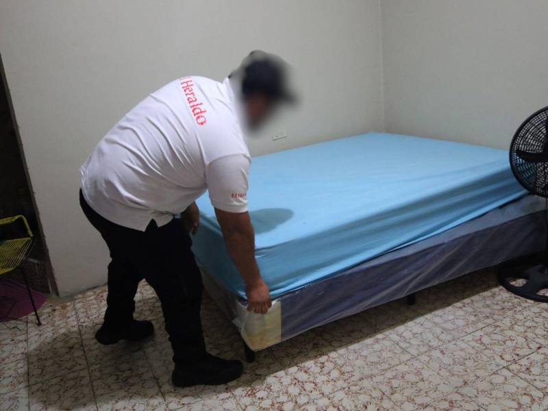 La marca de la cama cuando llegó el equipo de EL HERALDO Plus estaba cubierta con una camera.