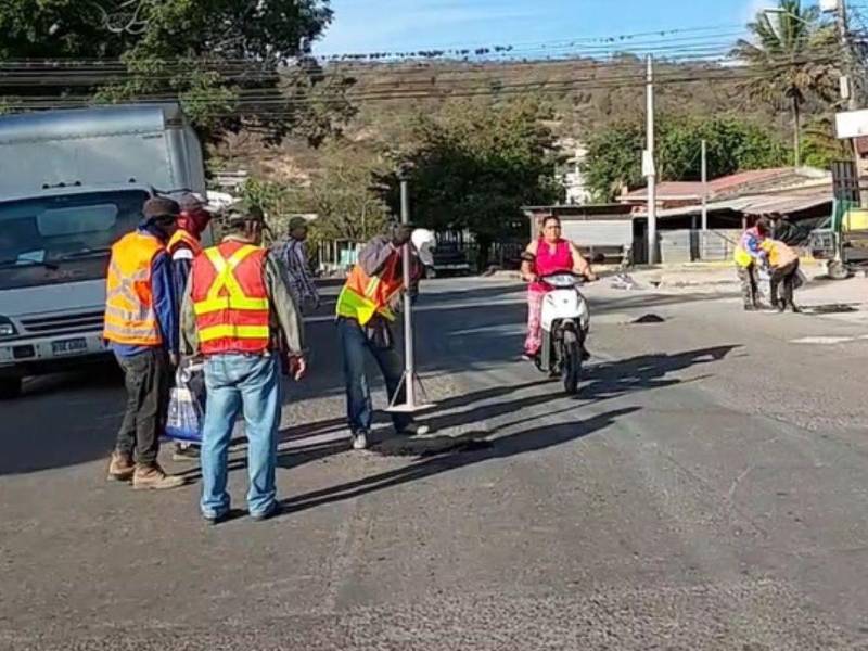 Los trabajos de reparación de baches iniciaron ayer lunes 31 de marzo y ya han avanzado en 600 metros aseguran sus ejecutores.