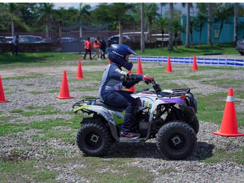El stand de Motomundo se convirtió en un espacio de interacción y experiencias, donde el público compartió su pasión por las motocicletas.